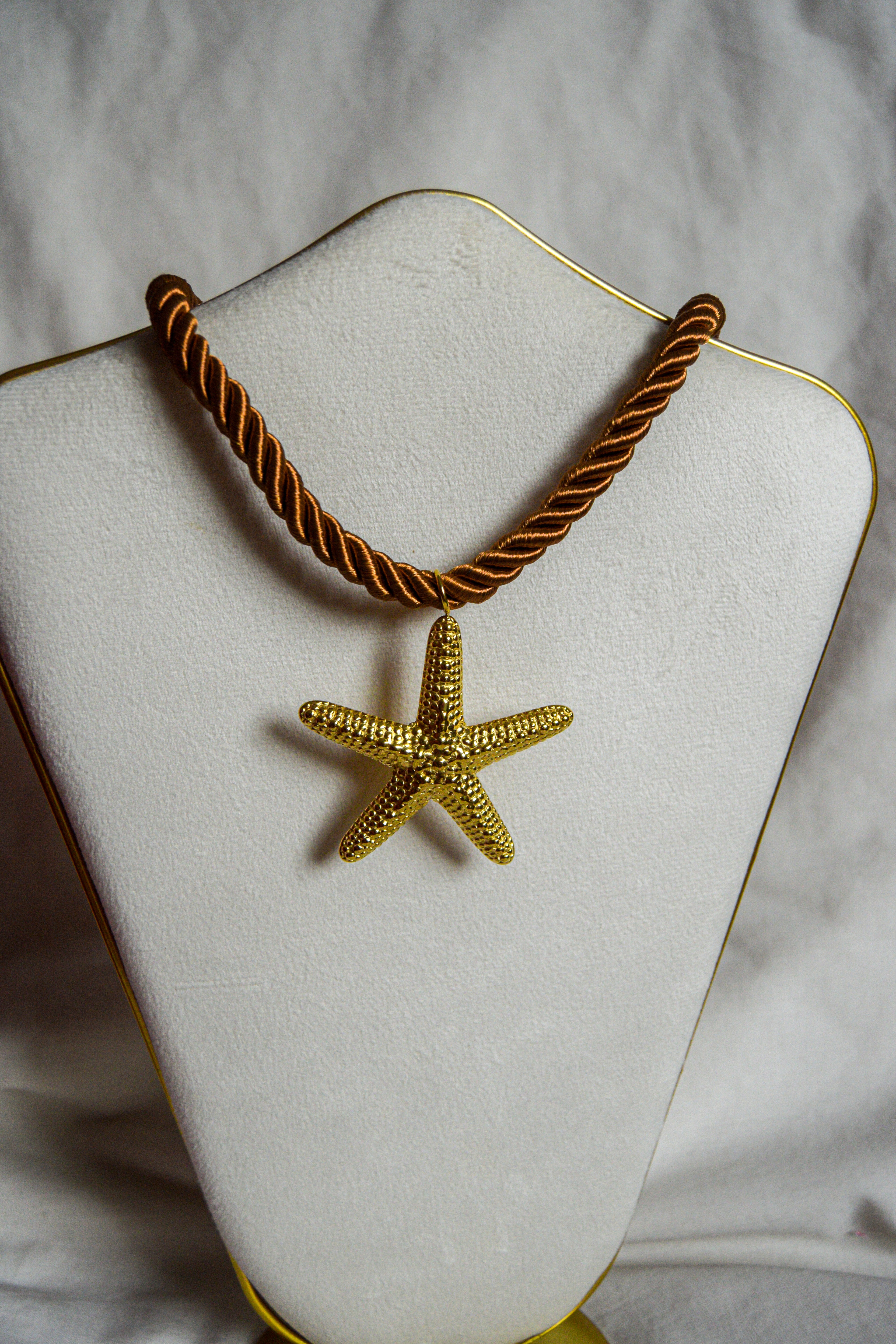 Colar corda castanho