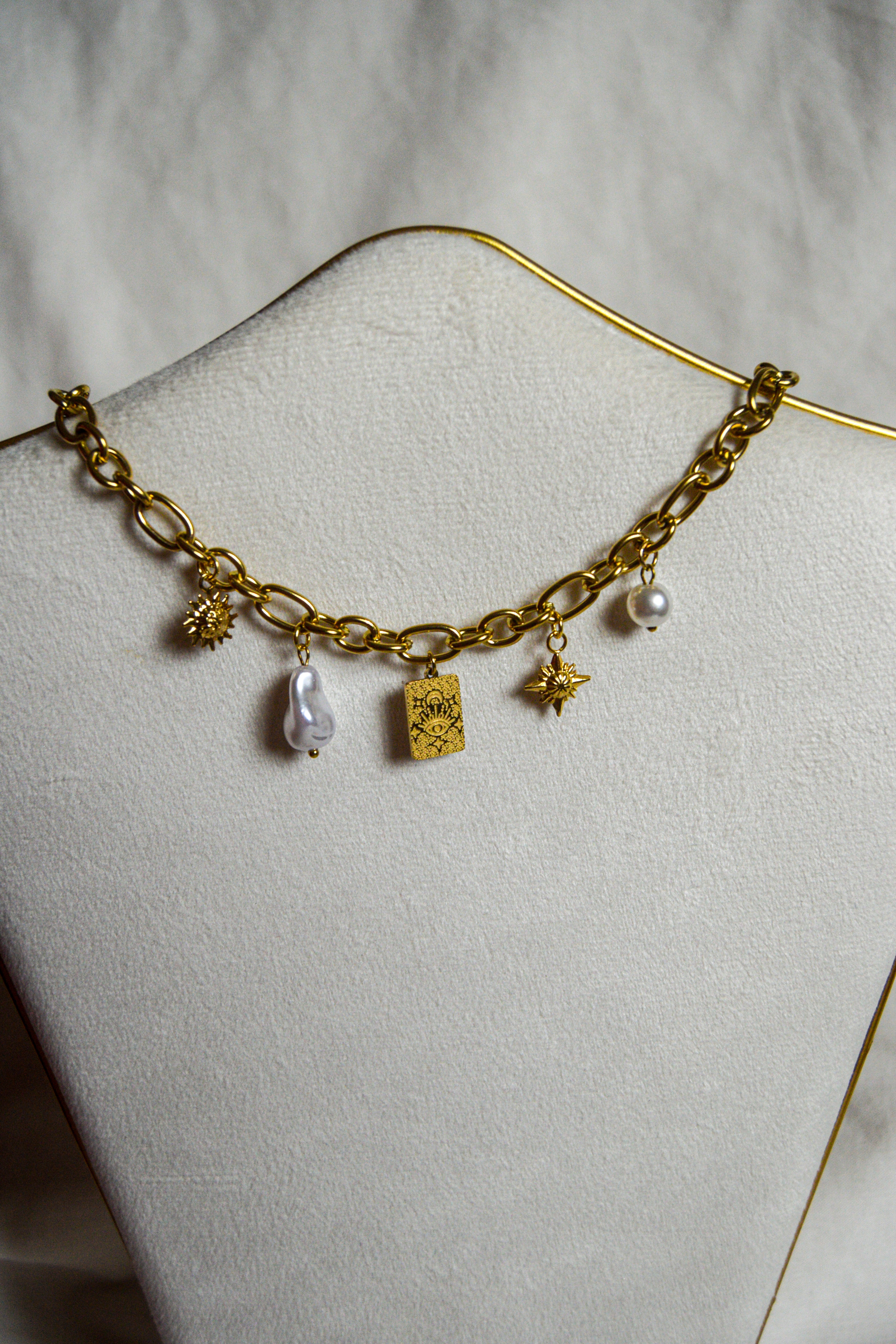 Charm necklace gold