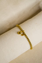 Pulseira dourada pendente maçã