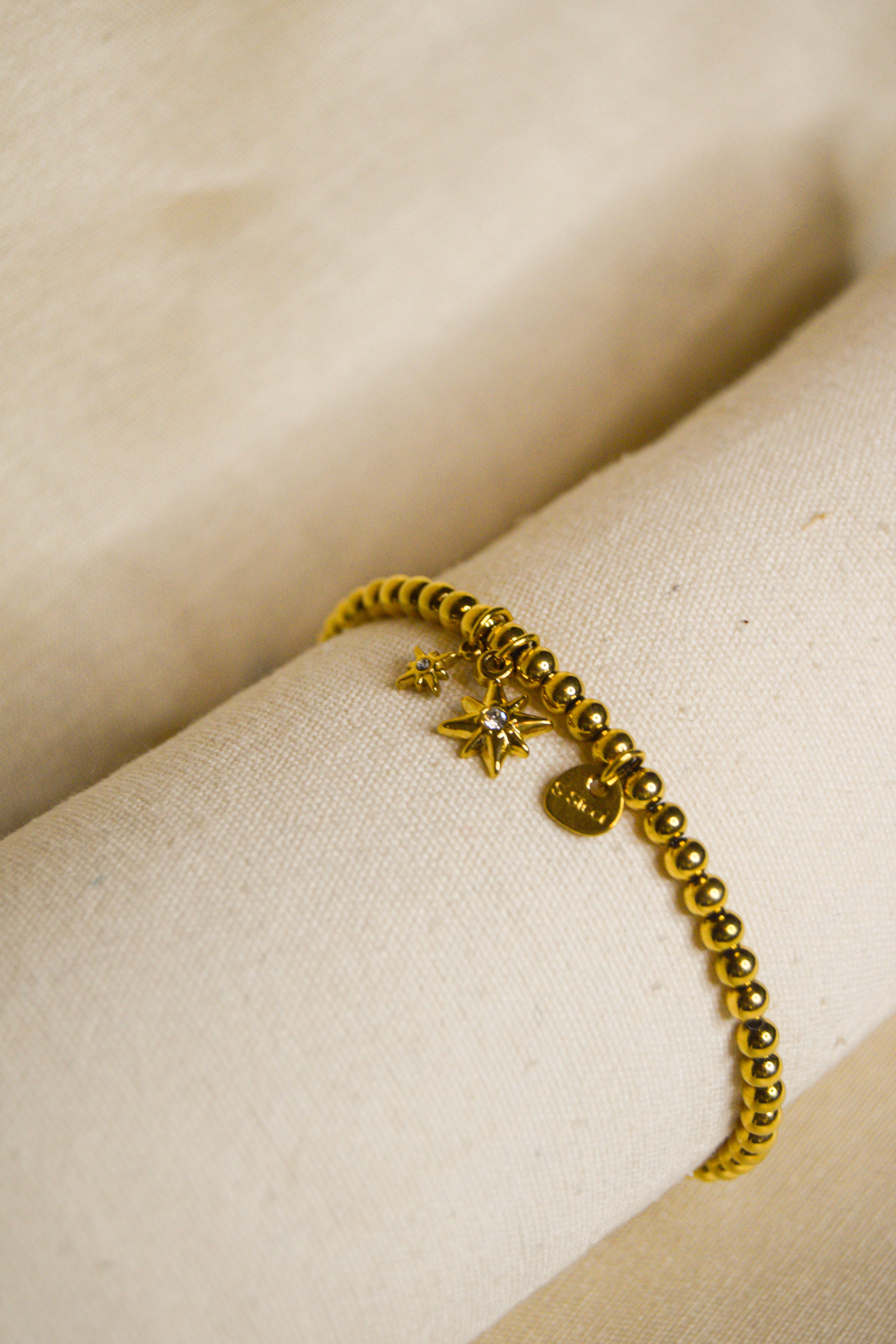 Pulseira dourada estrelas