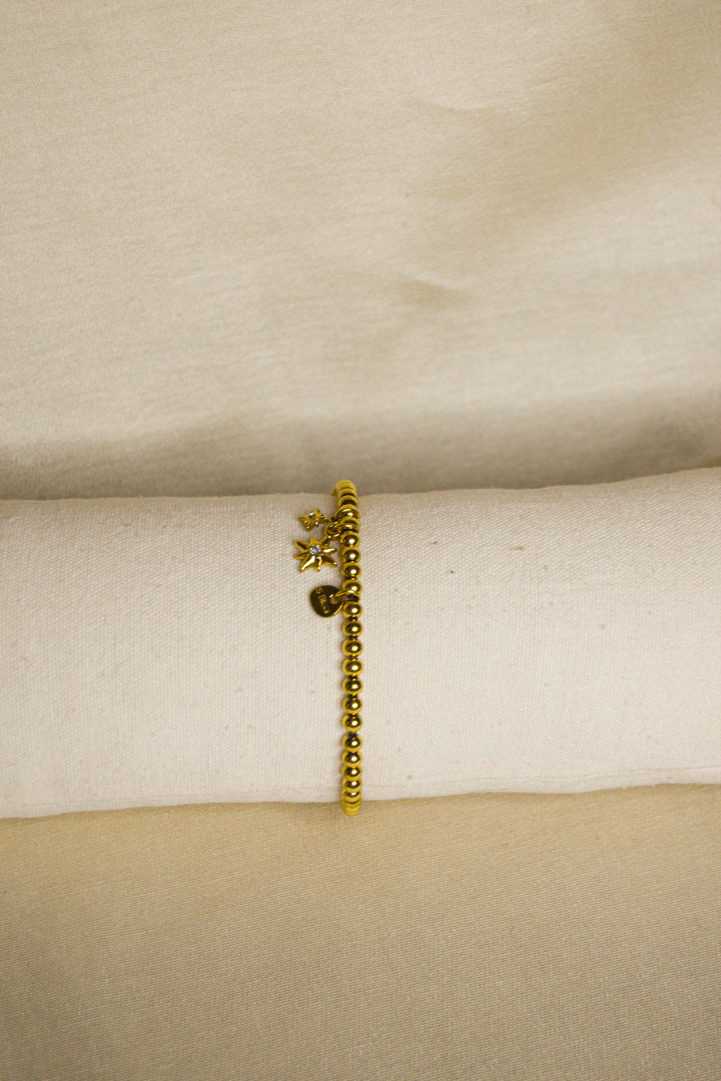 Pulseira dourada estrelas