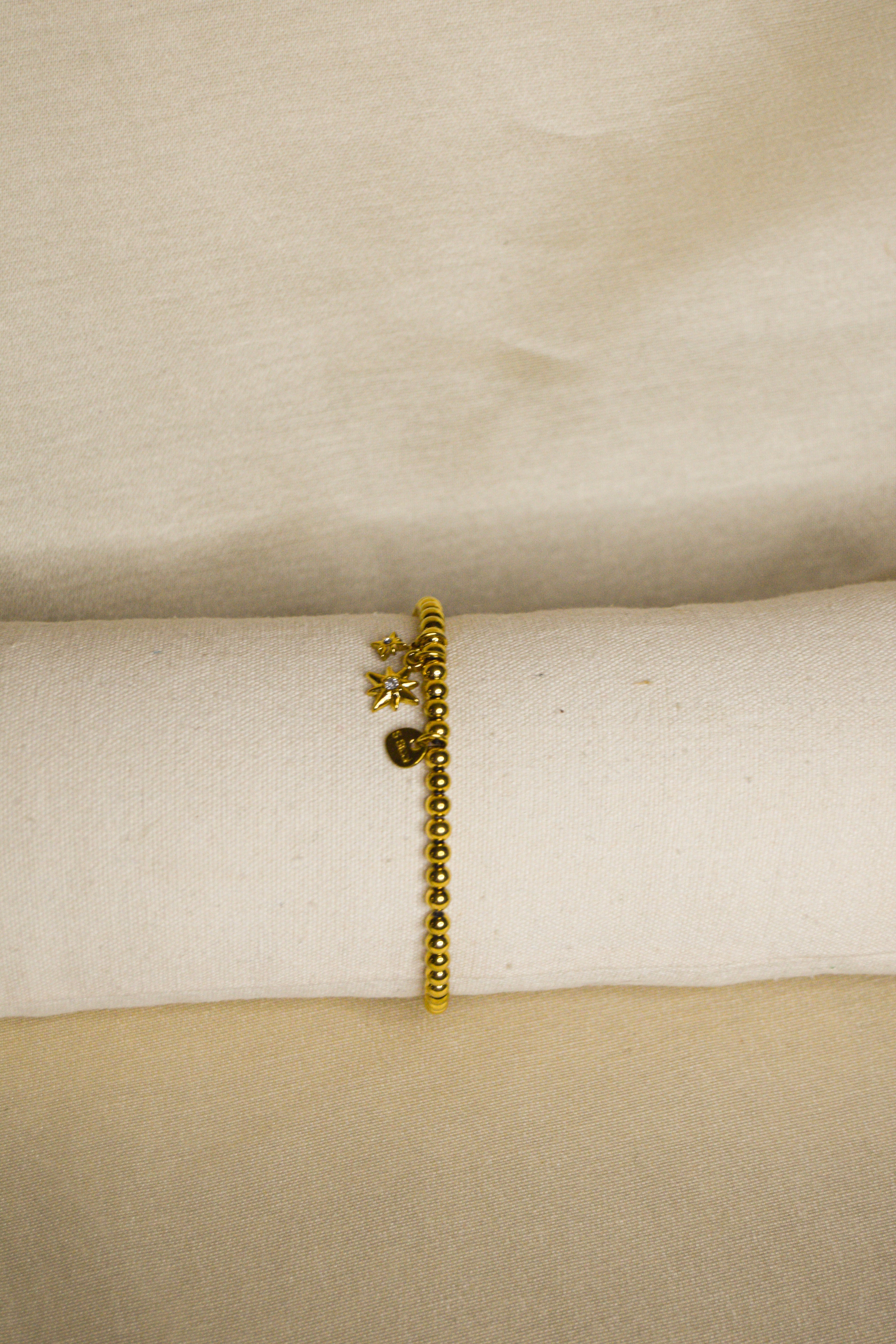 Pulseira dourada estrelas