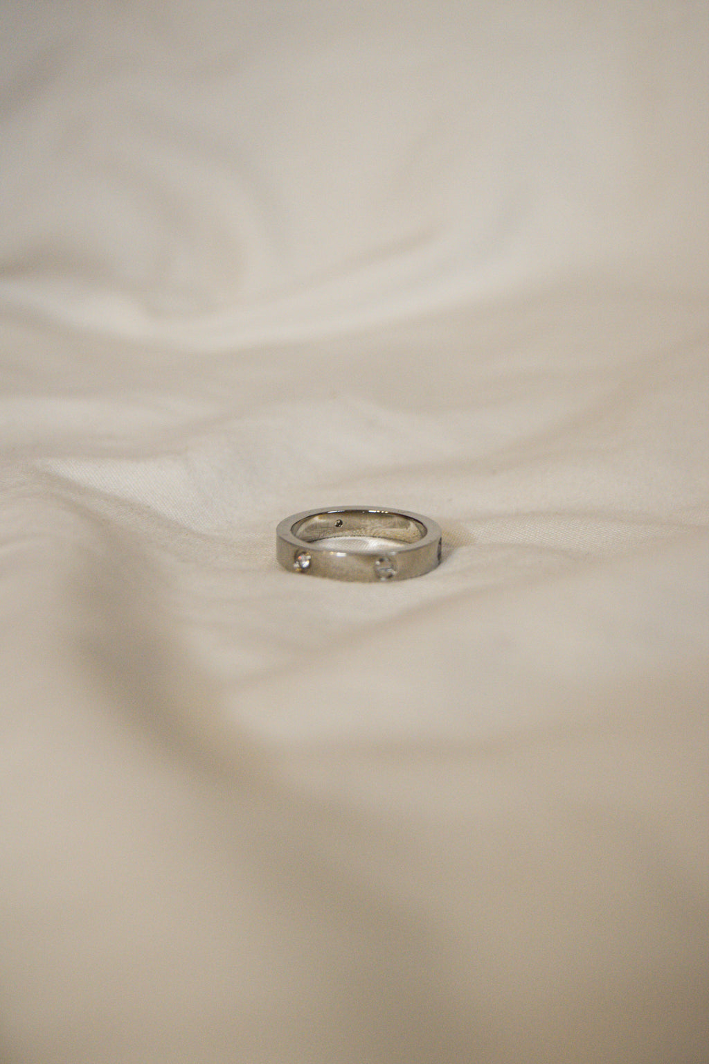 Anel prateado estilo Cartier