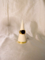 Anel dourado pedra quadrangular