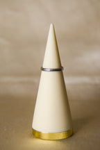 Anel prateado fino mindinho