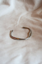 Pulseira prateada onda