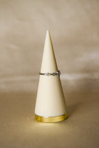 Anel prateado pedra brilhante