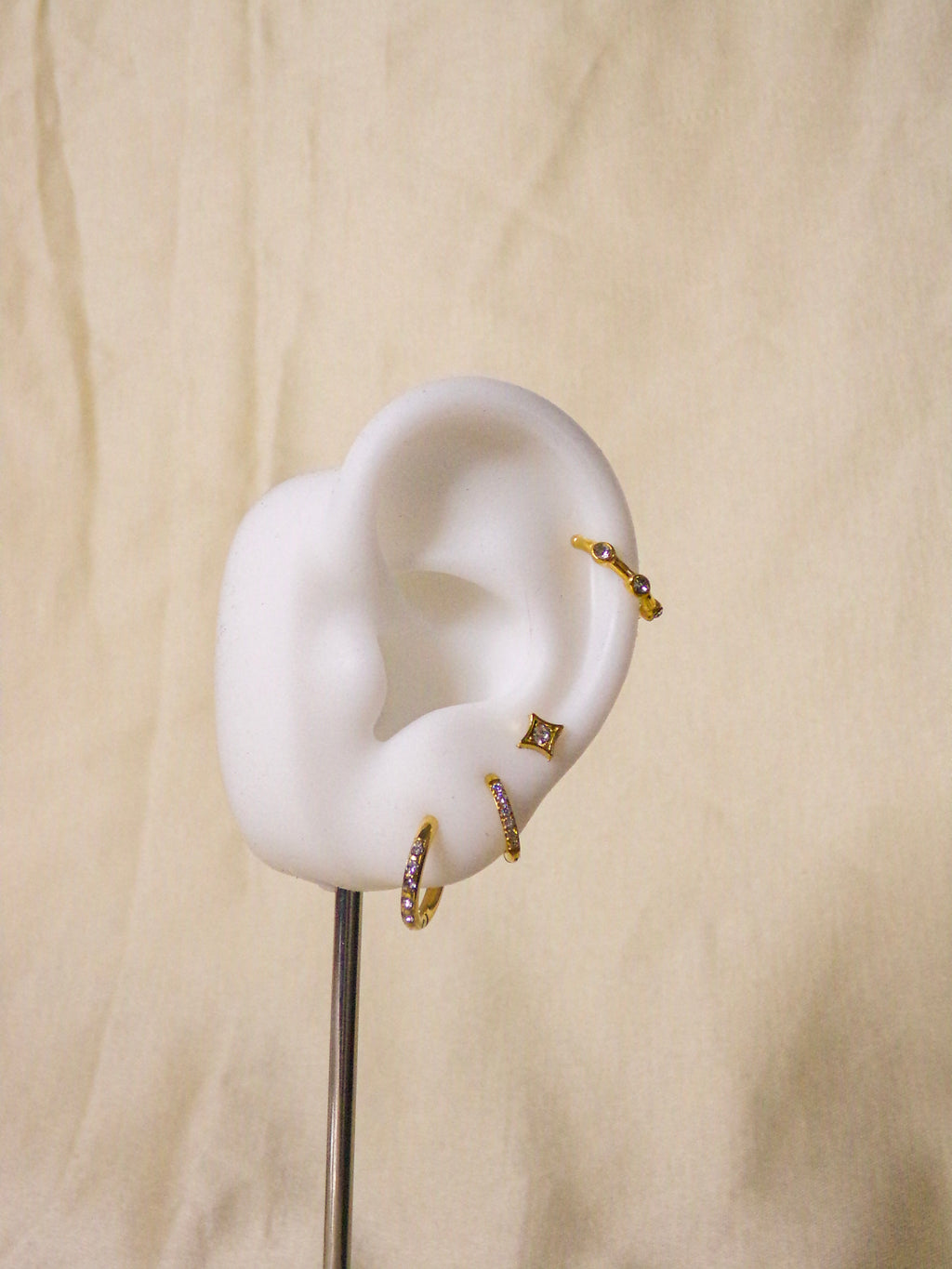Earcuff dourado grande