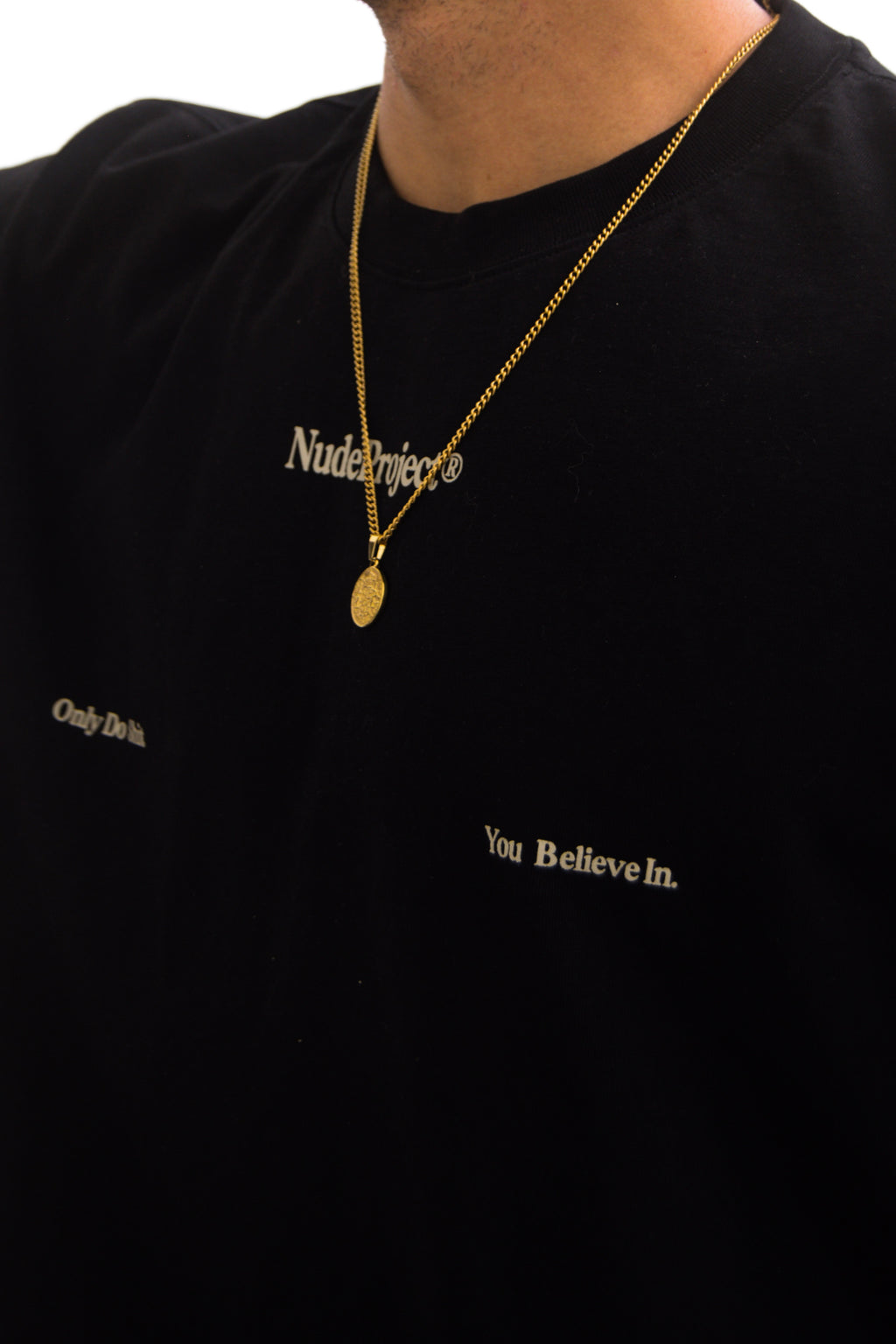 Colar dourado medalha