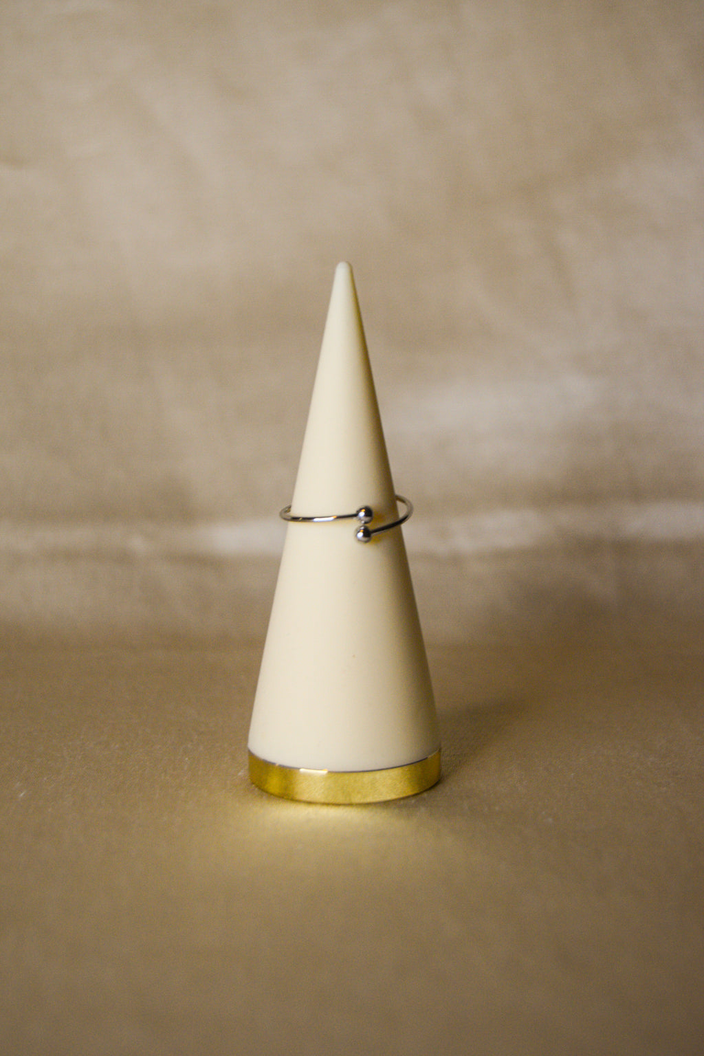 Anel prateado pedra oval