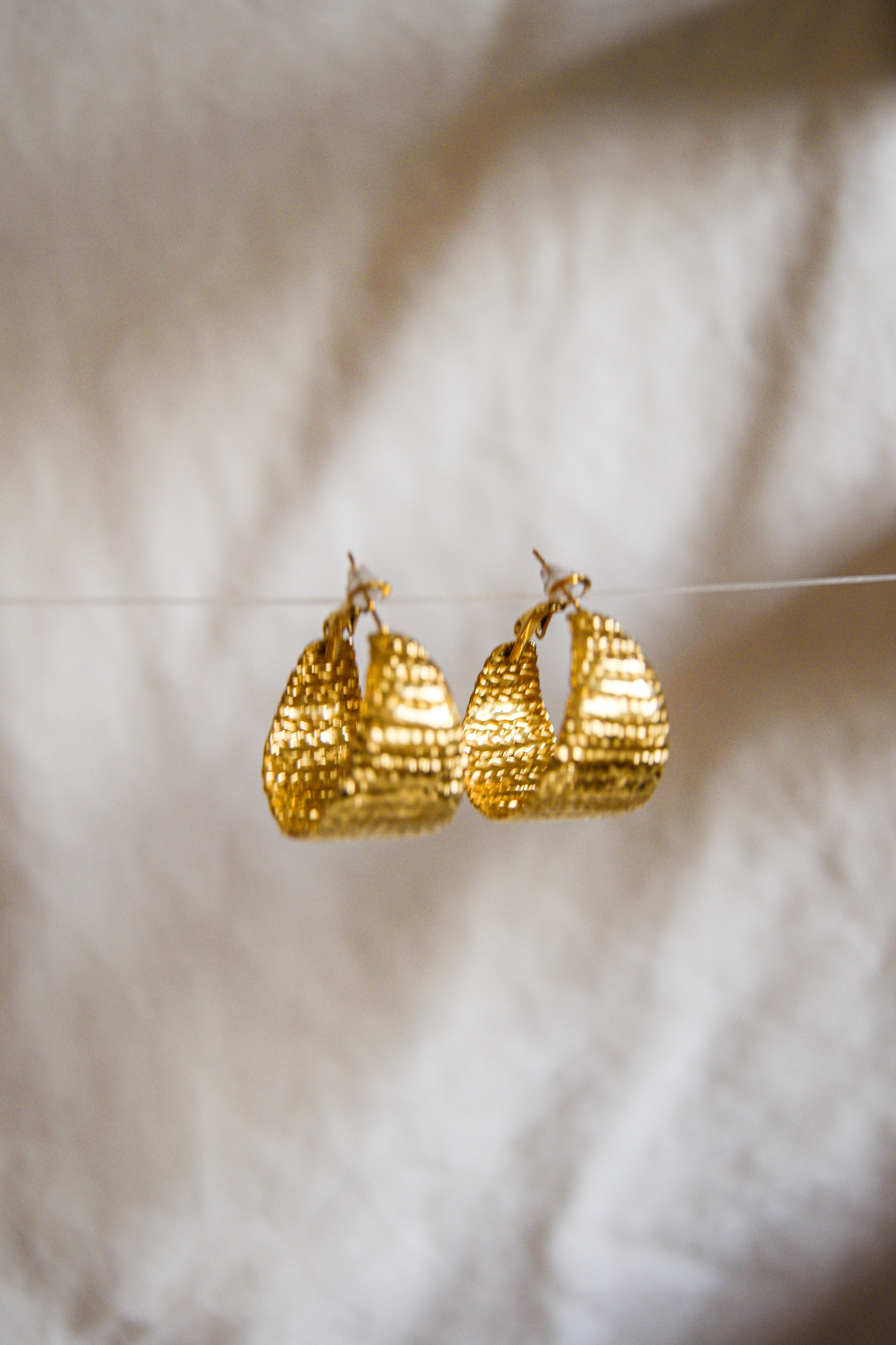 Brincos brilhantes triangulares