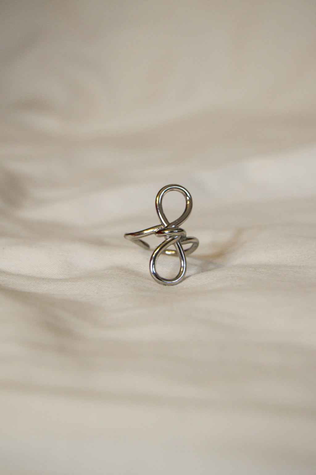 Anel prateado laço
