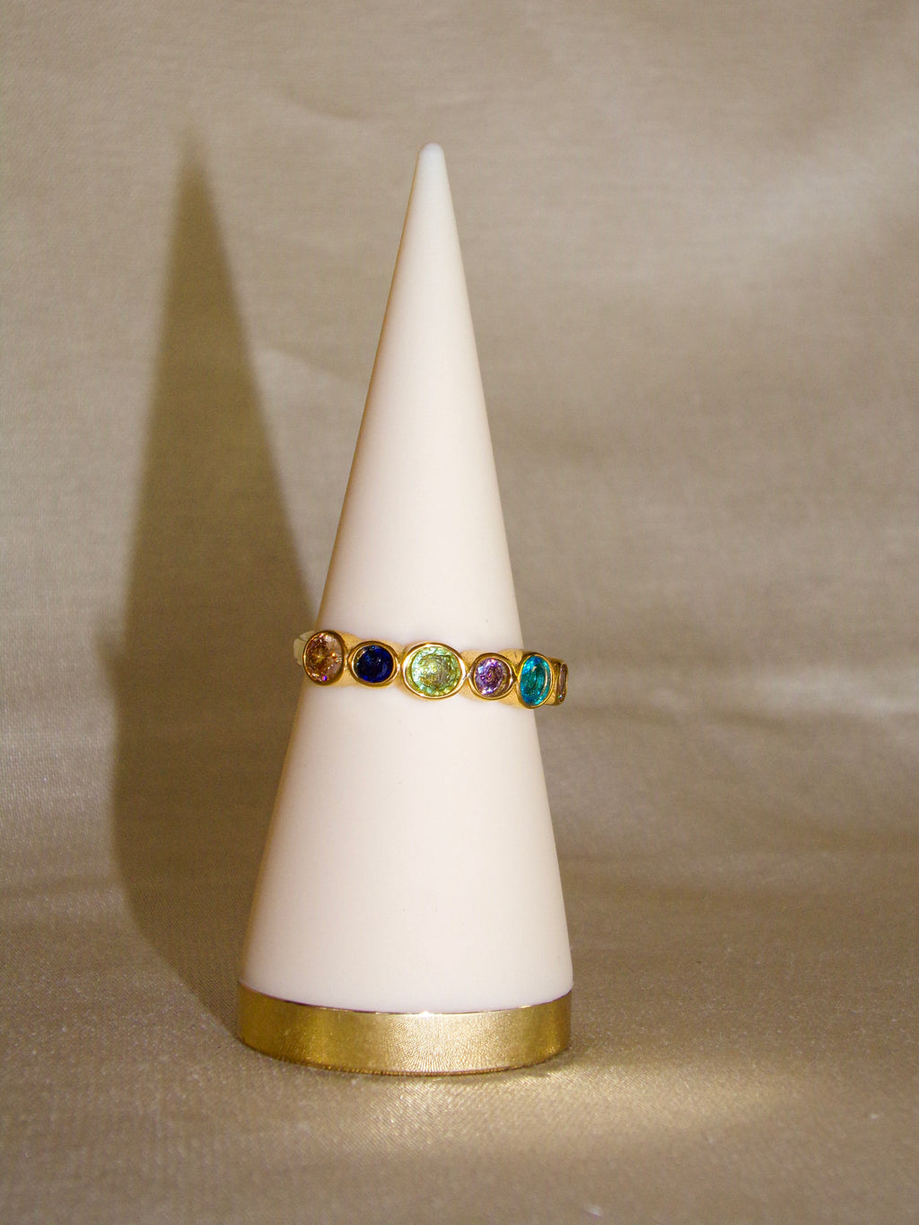 Anel dourado pedras coloridas