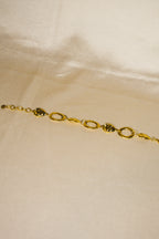 Pulseira dourada tachas grandes