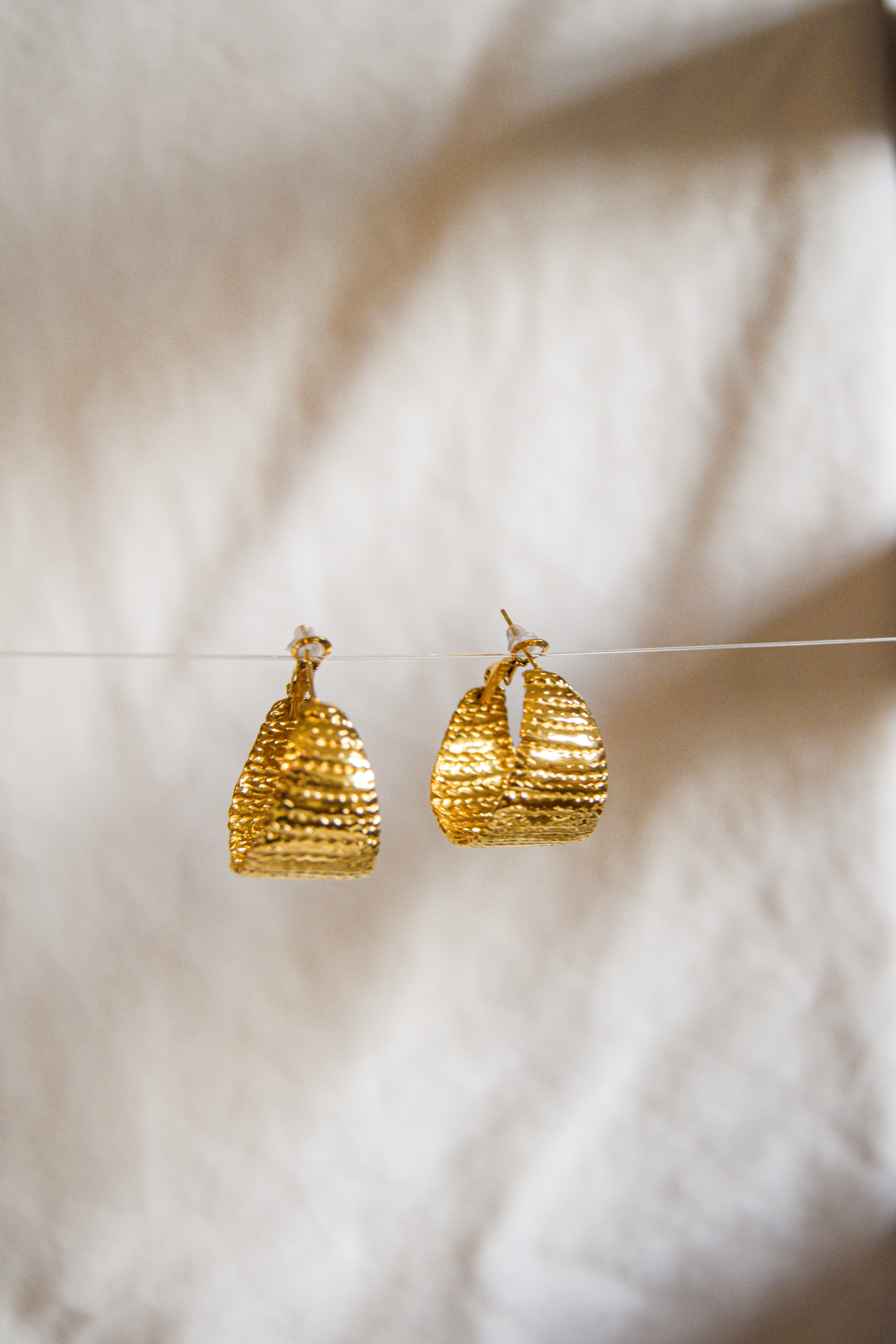 Brincos brilhantes triangulares