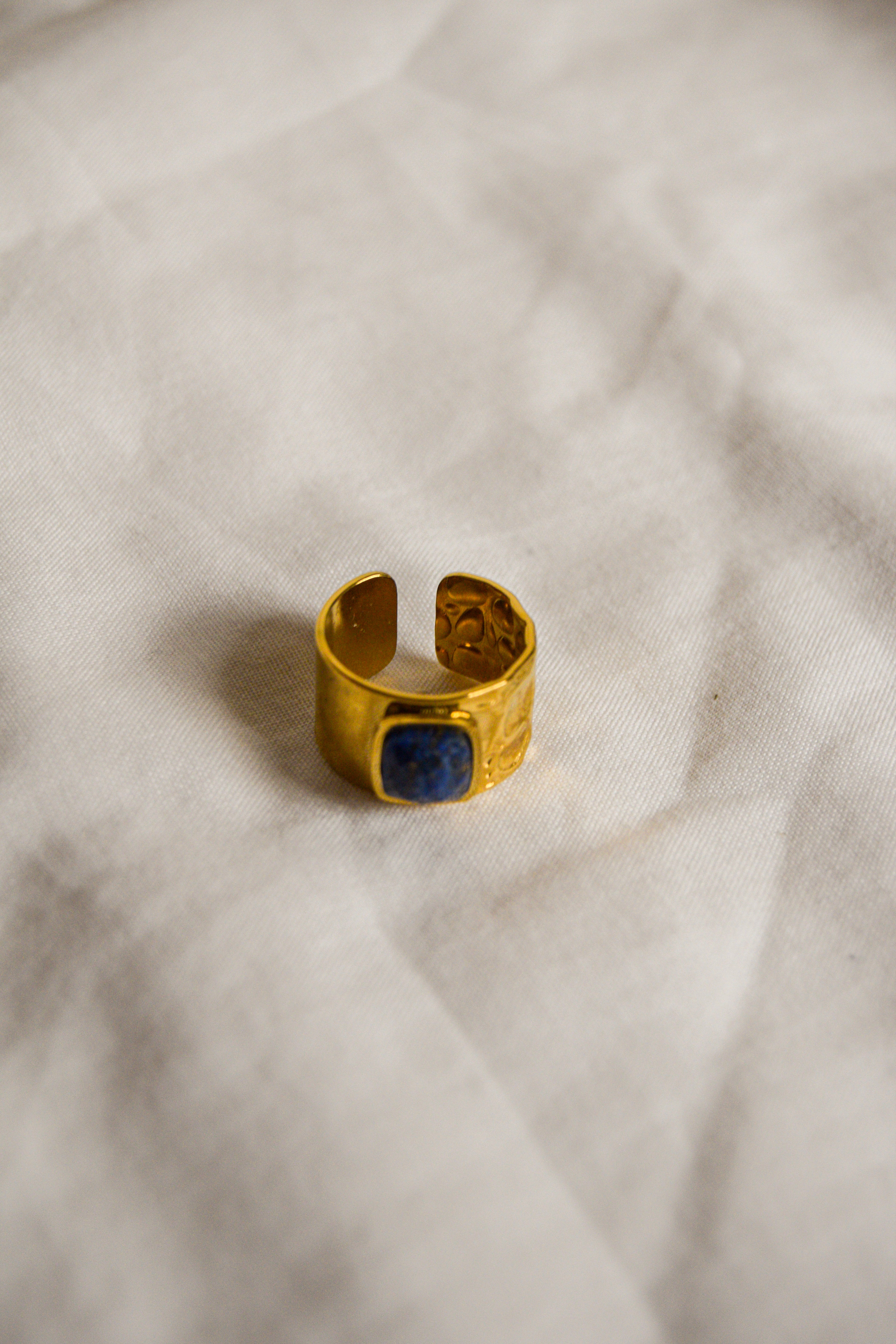 Anel dourado Pedra Azul