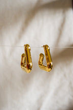 Brincos triangulares