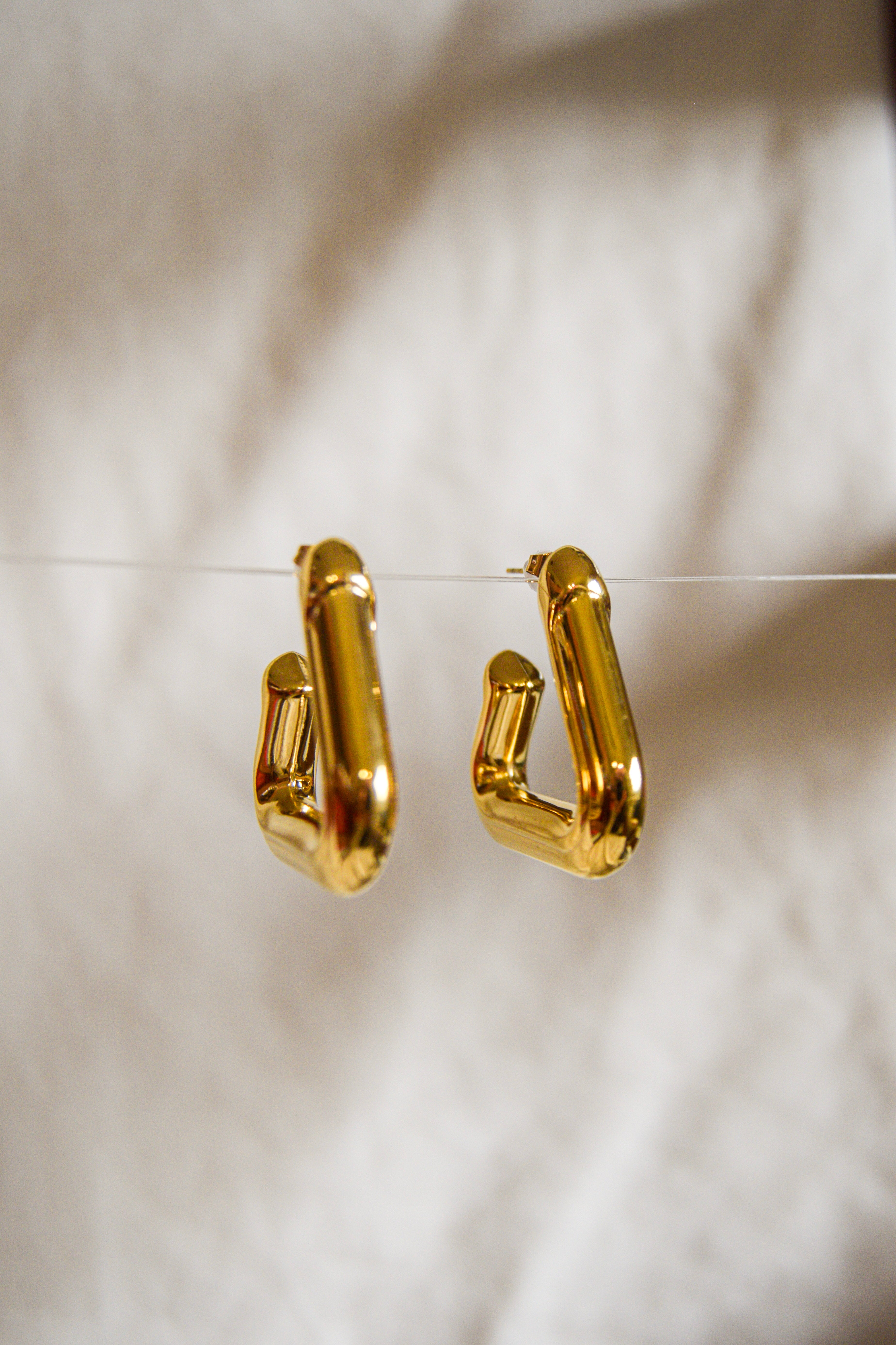 Brincos triangulares