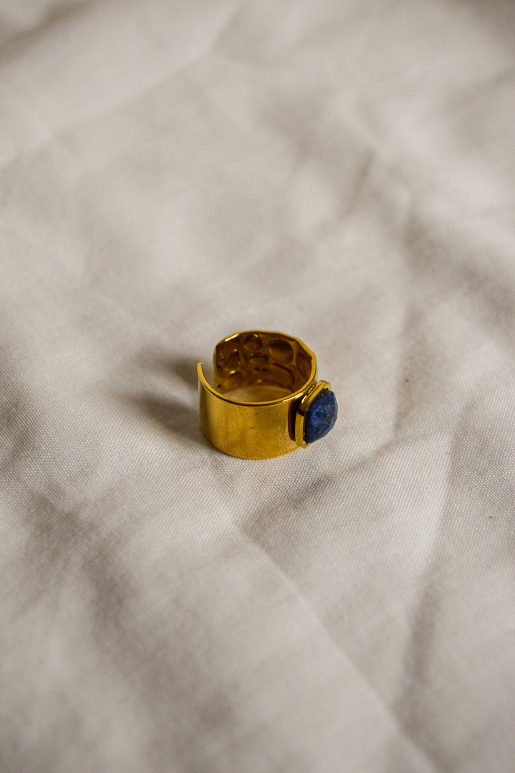 Anel dourado Pedra Azul