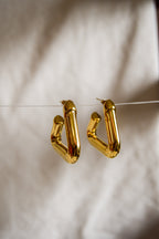 Brincos triangulares