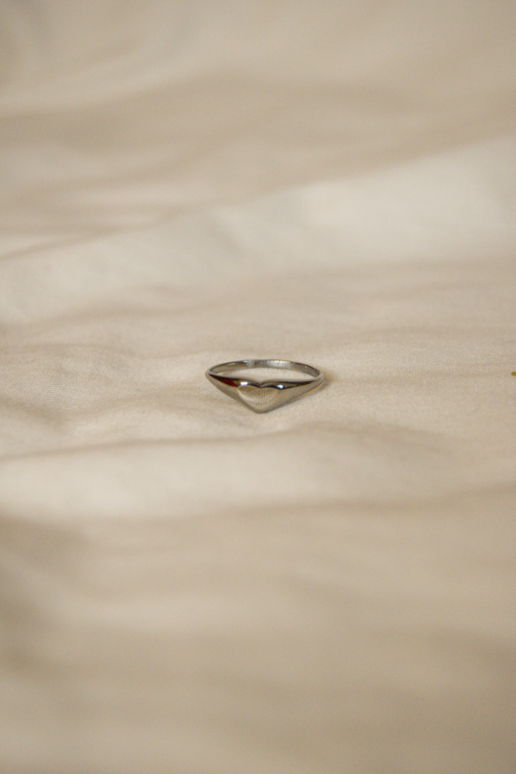 Anel prateado coração