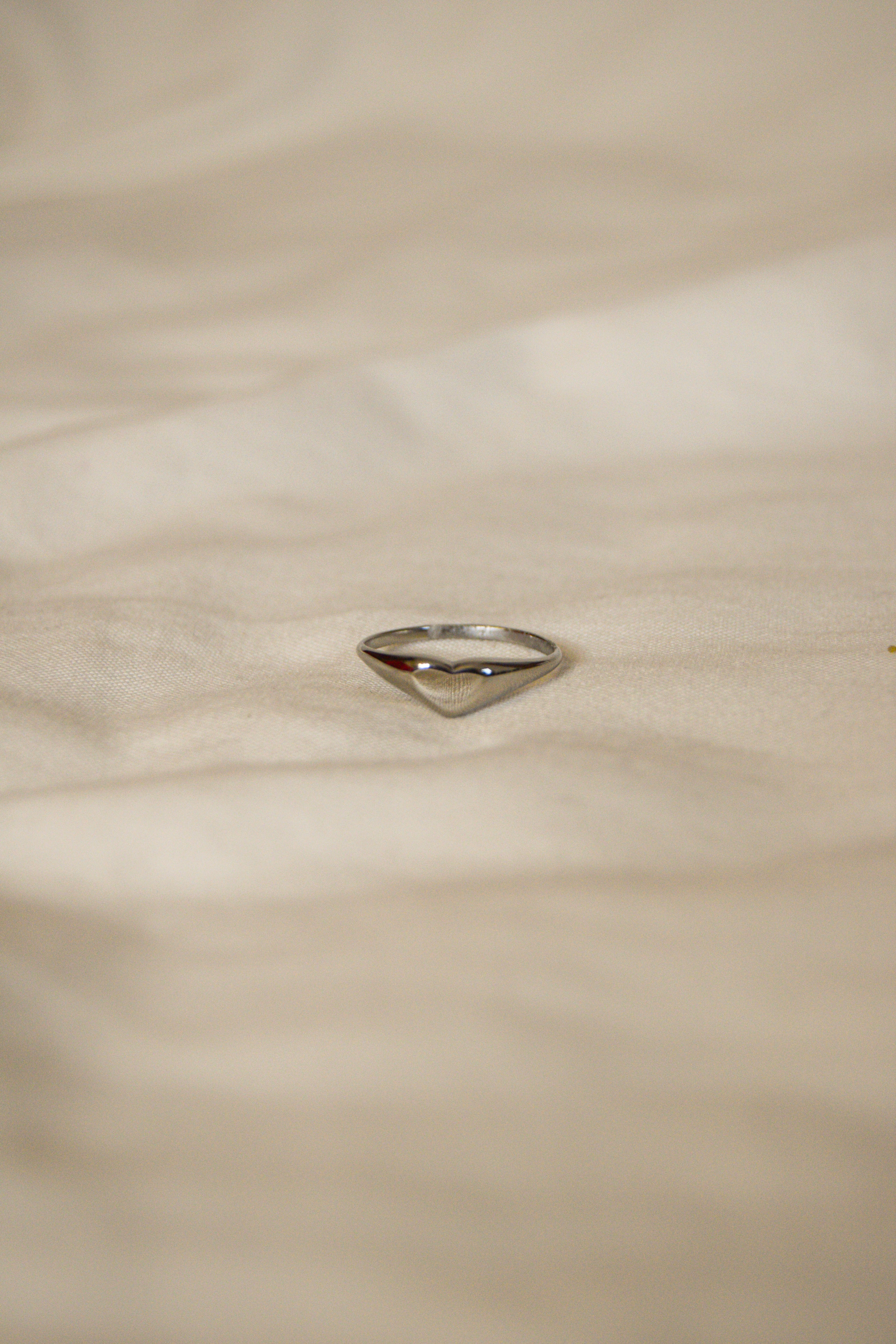 Anel prateado coração