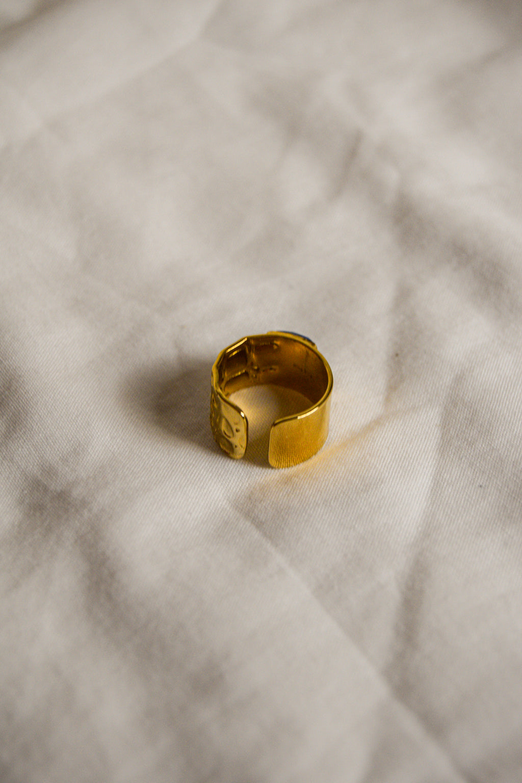 Anel dourado Pedra Azul