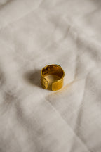 Anel dourado Pedra Azul