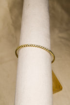 Pulseira dourada com brilhantes pequenos