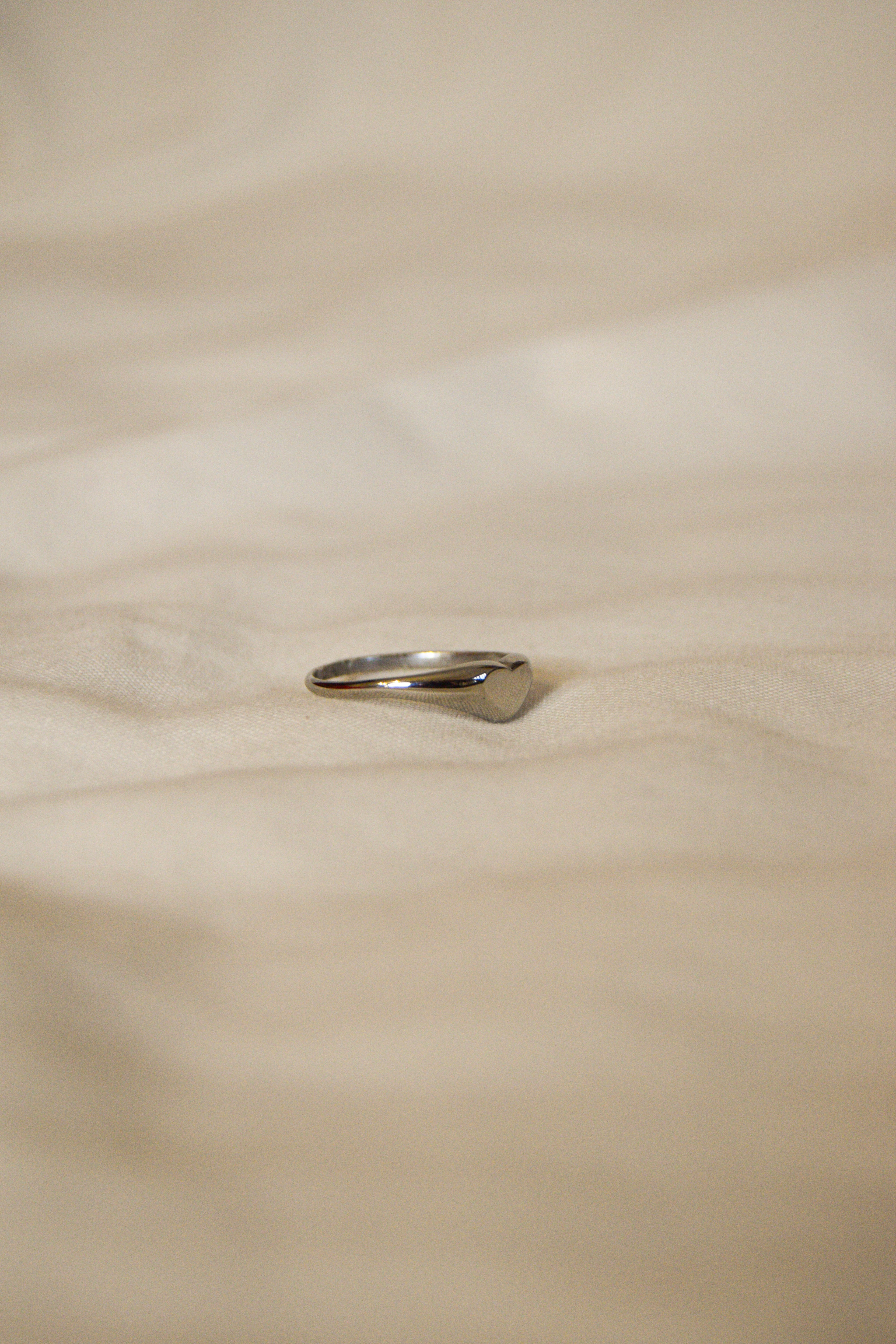 Anel prateado coração