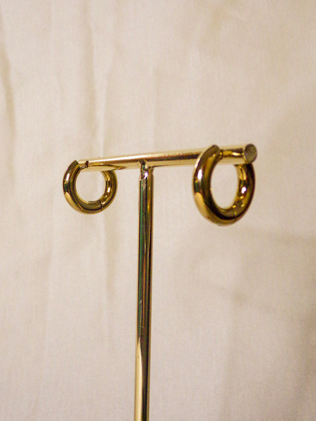 Argolas douradas simples