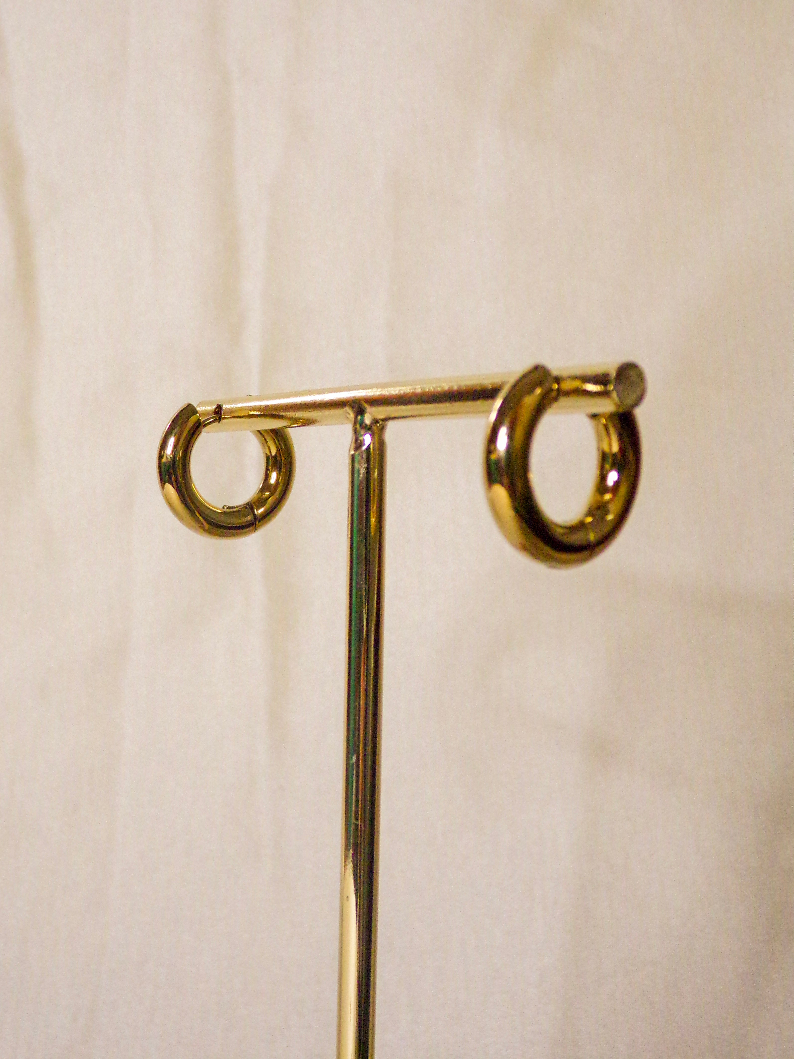 Argolas douradas simples