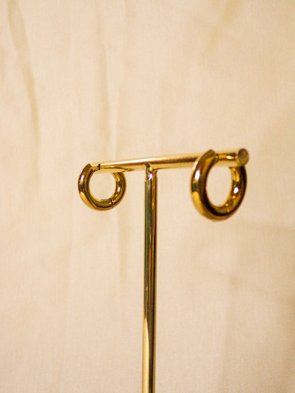 Argolas douradas simples