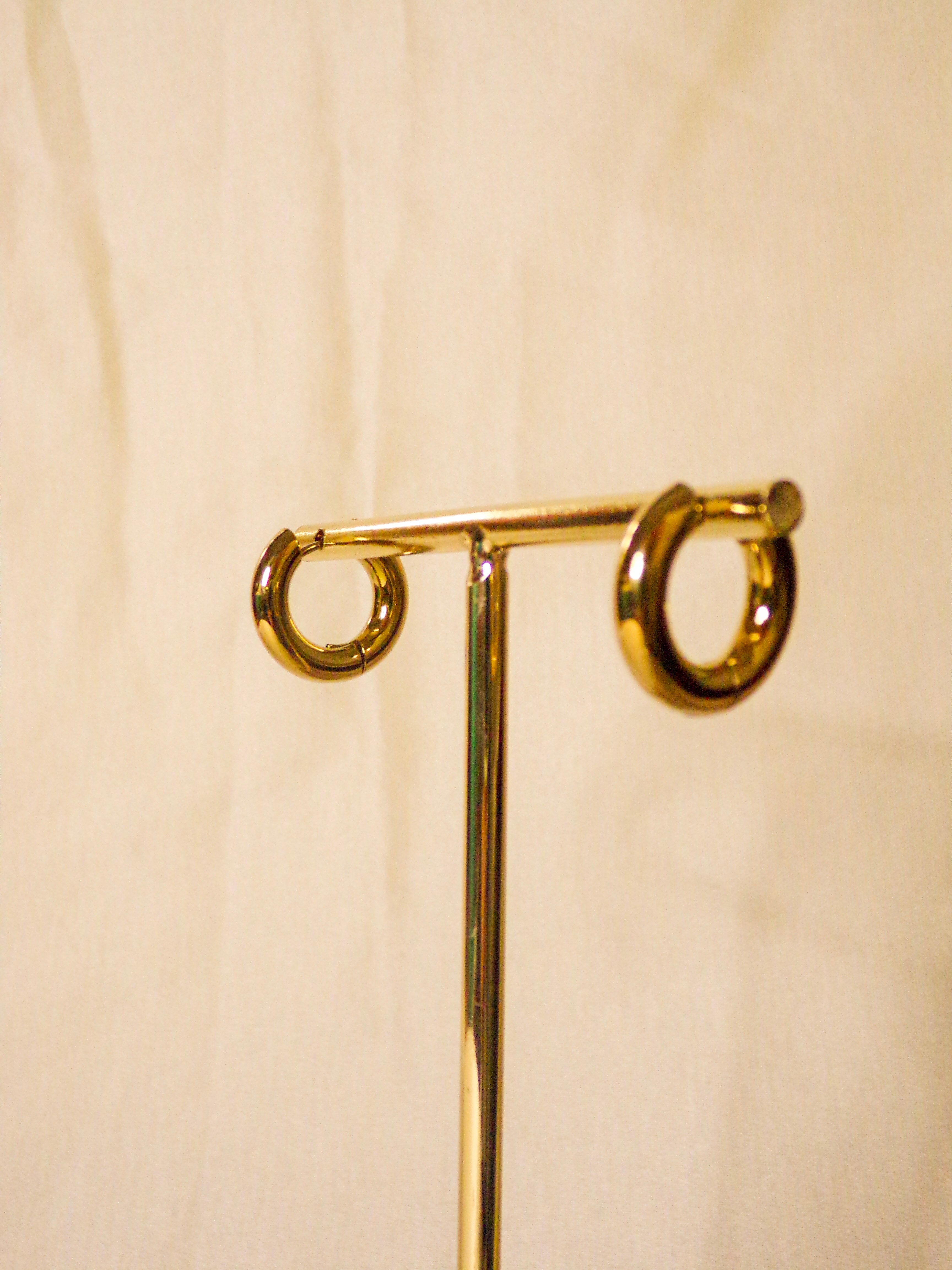 Argolas douradas simples