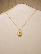 Colar dourado pedra oval