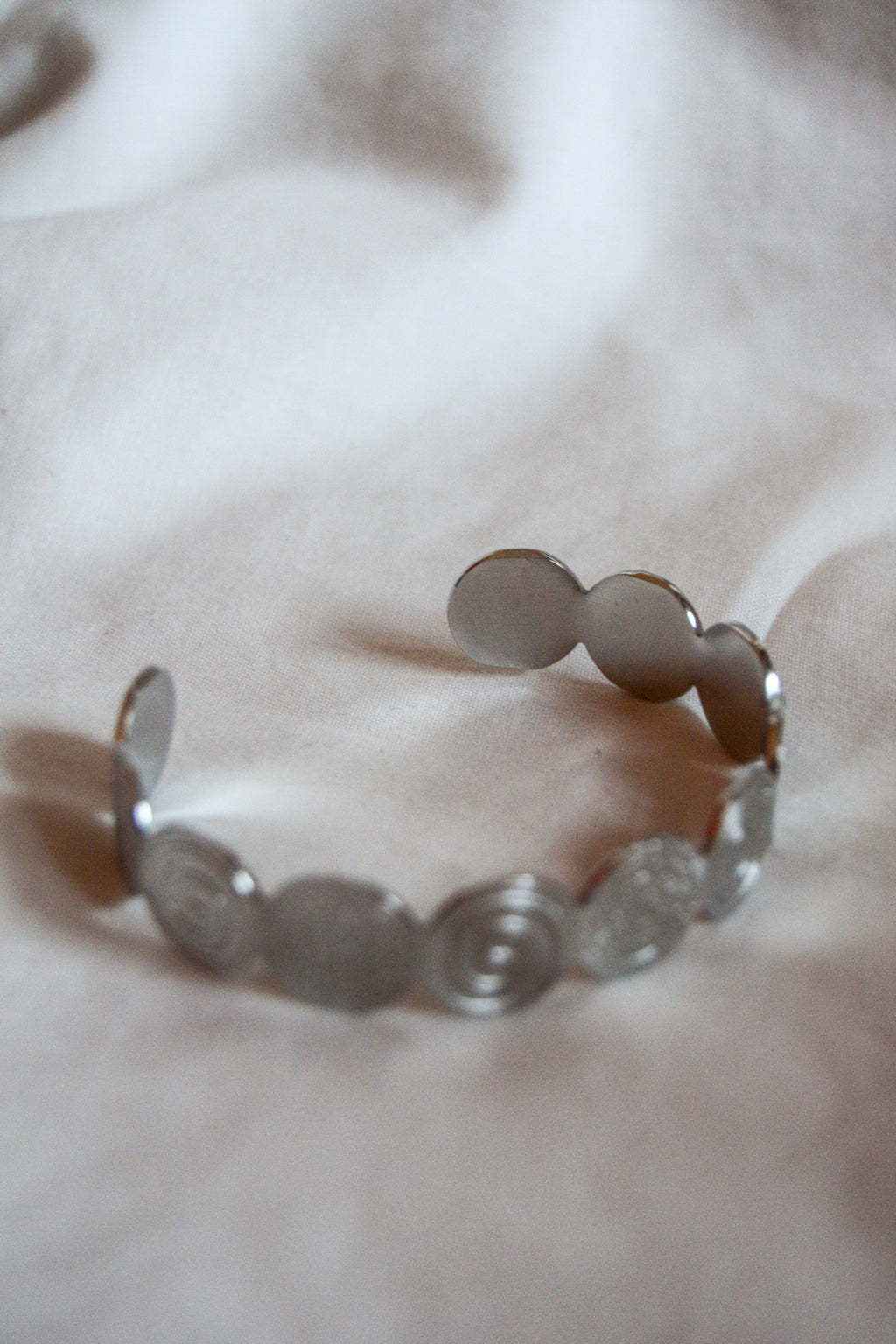 Pulseira prateada ondas