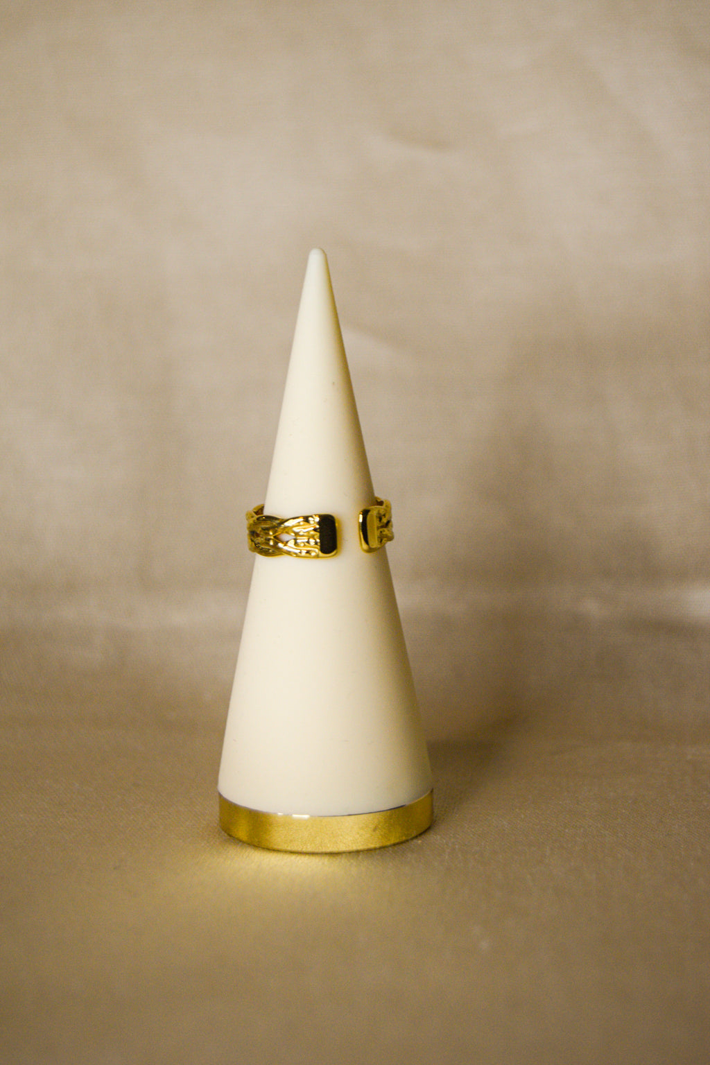 Anel dourado tranças