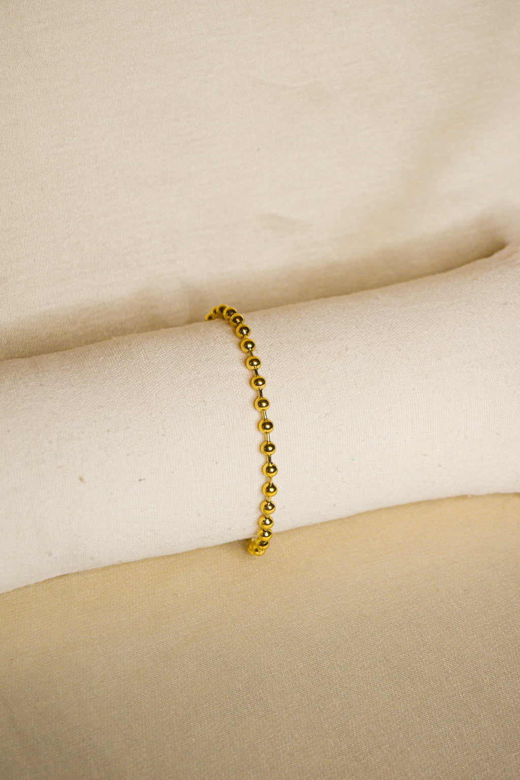 Pulseira dourada bolas pequenas