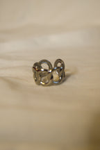 Anel prateado corrente