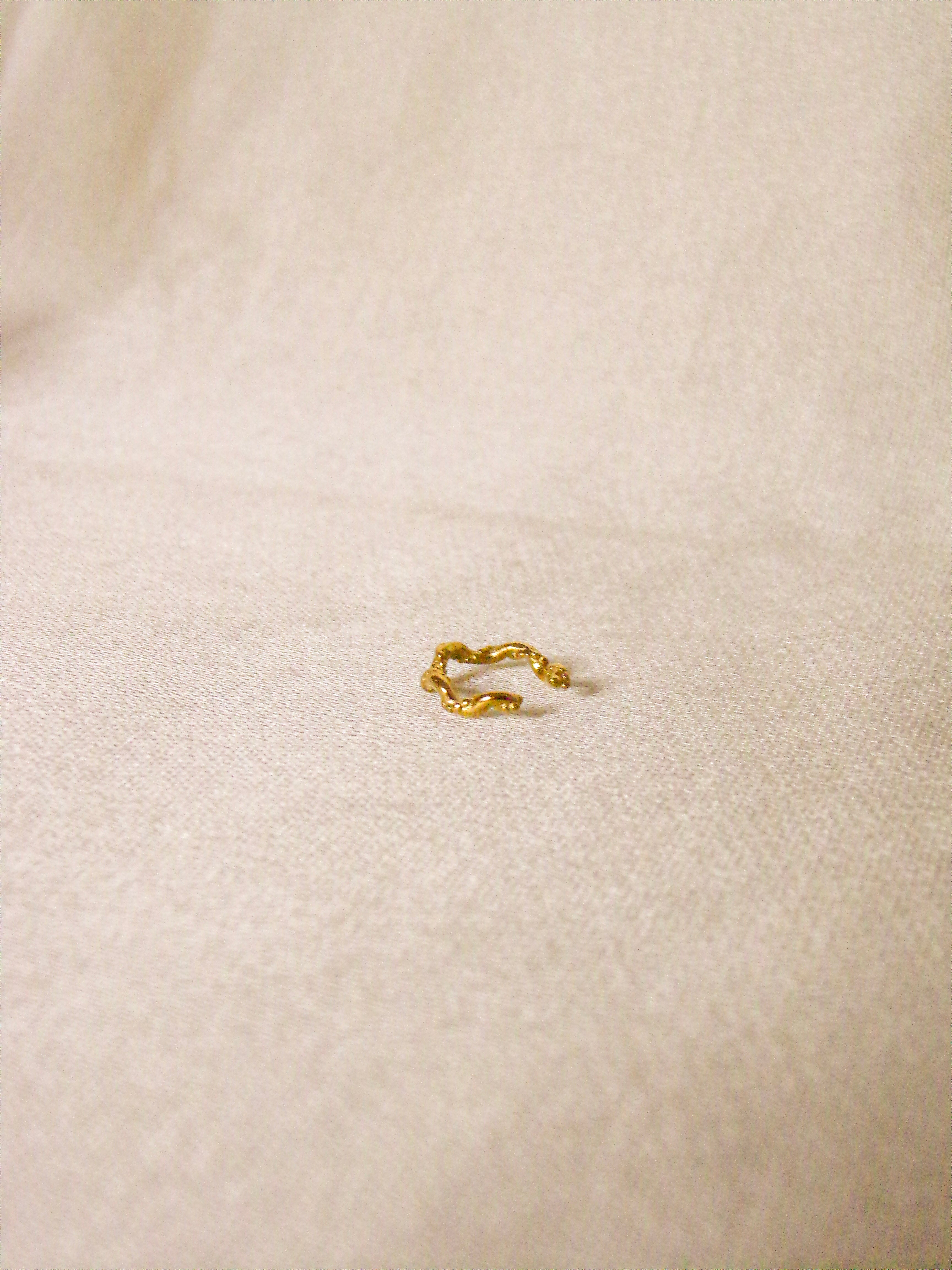 Earcuff dourado ondas