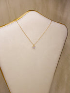 Colar dourado com pendente coração