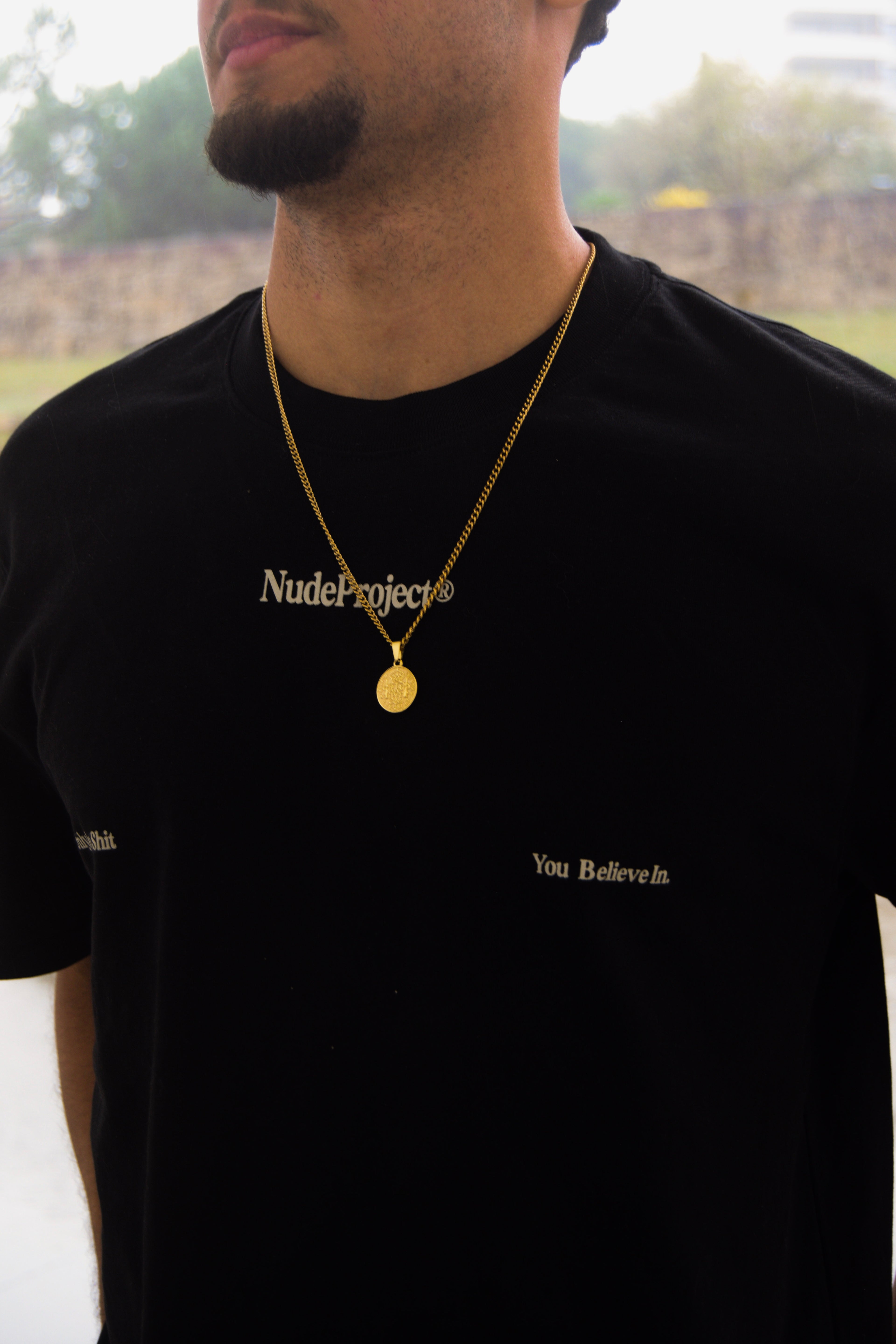 Colar dourado medalha