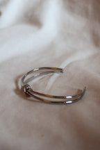 Pulseira prateada nó