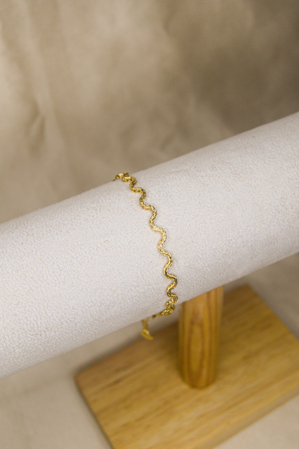 Pulseira dourada ondas fina