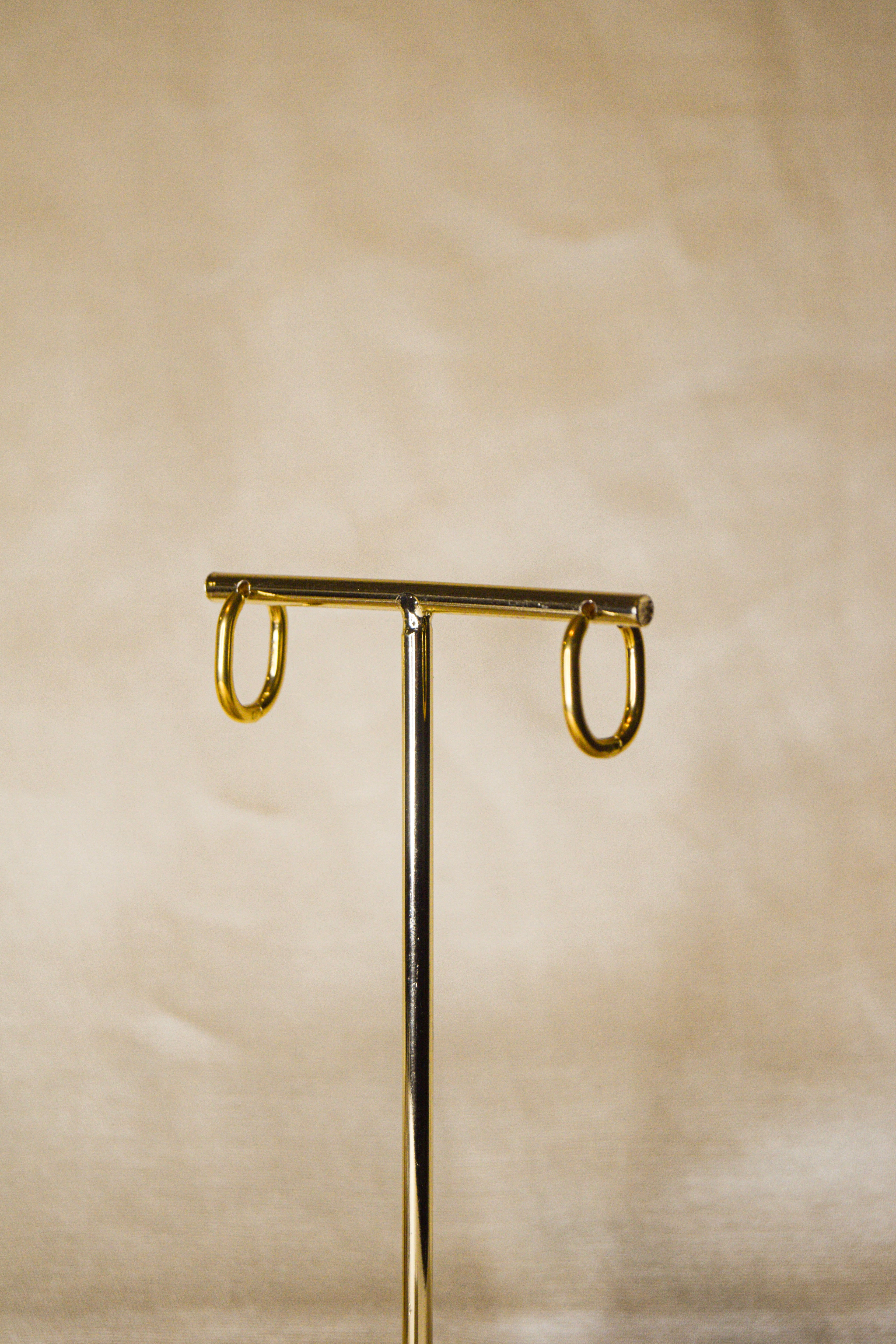 Argolas douradas ovais