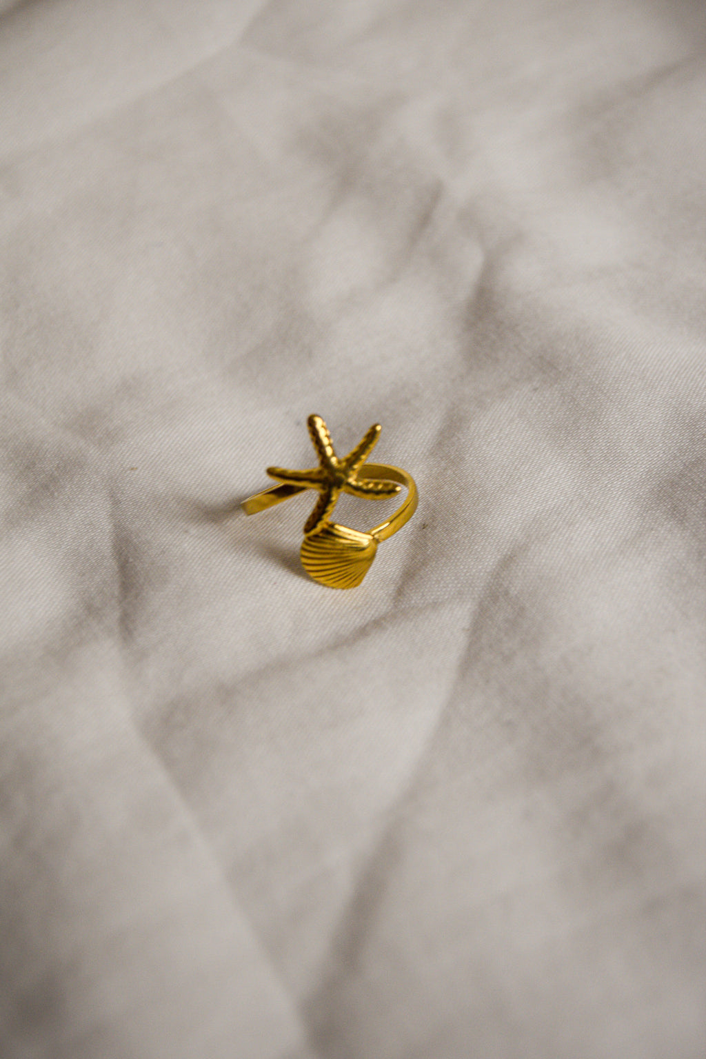 Anel dourado Concha e Estrela