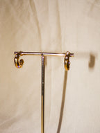 Argolas douradas com brilhantes