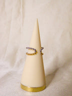 Anel dourado e prateado