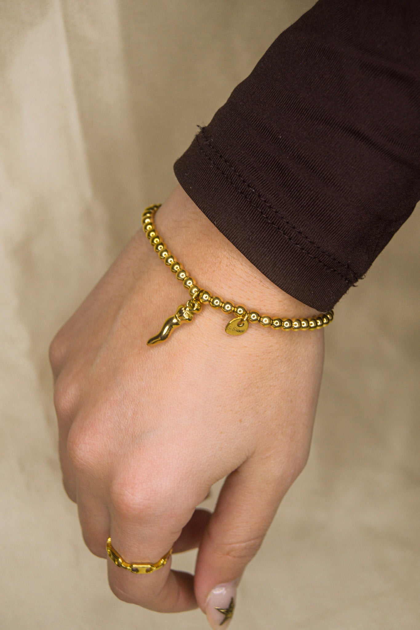 Pulseira dourada pendente Cornicello