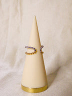 Anel dourado e prateado